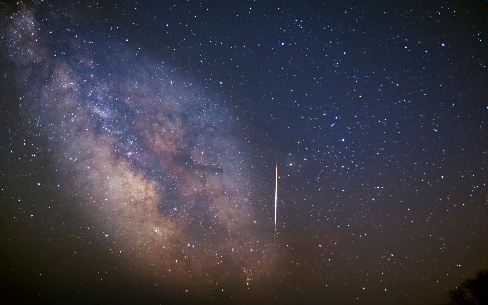 Community photo by Michael Mendoza | Milky Way Lyrid Meteor