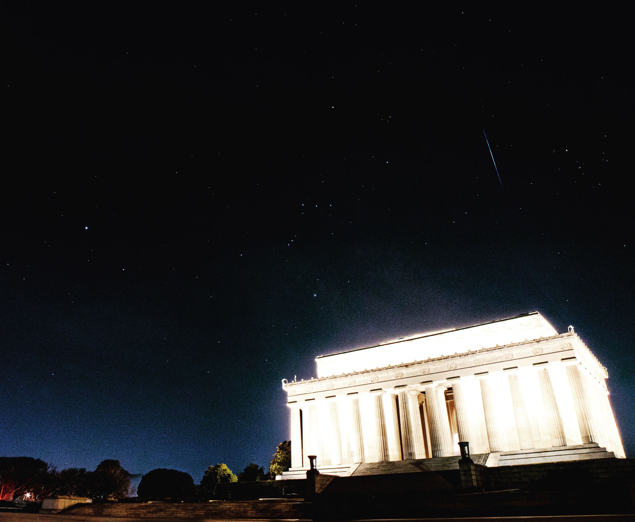 Community photo entitled  by sebastian garcia on 12/14/2021 at Washington DC - Lincoln Memorial